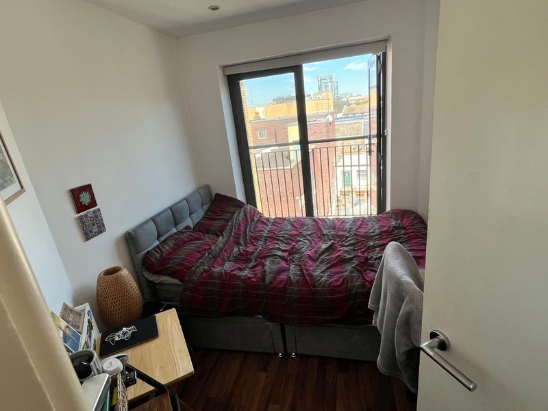 Room Chicksand Street in Greater London