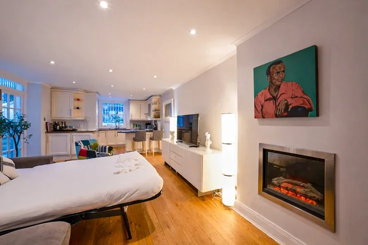 Flat Earl's Court Square in Greater London