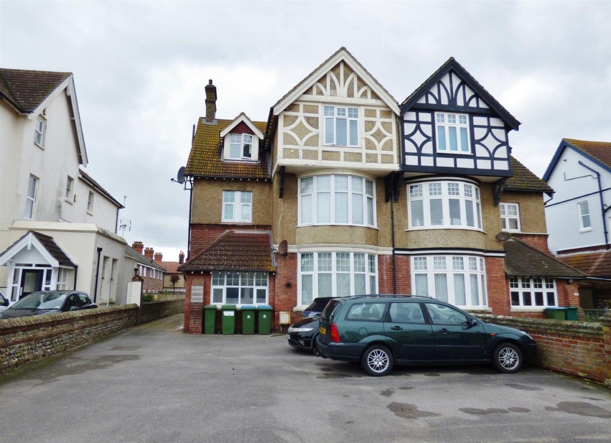Flat Woodlands Road in Arun