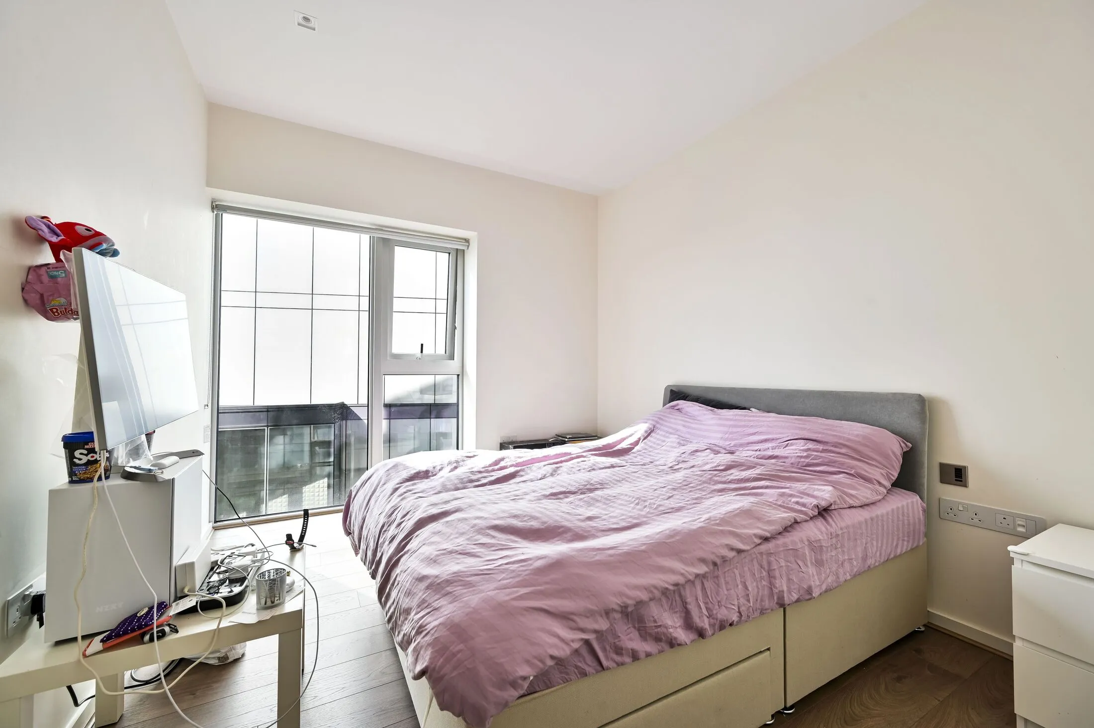 Flat Seagrave Road in Greater London