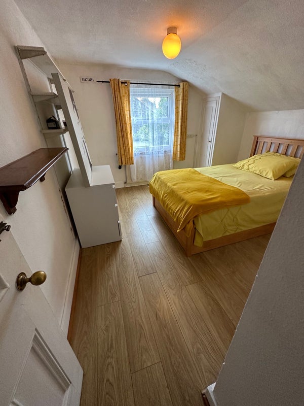 Room Rhodesia Road in Greater London