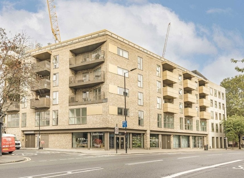 Flat Mare Street in Greater London
