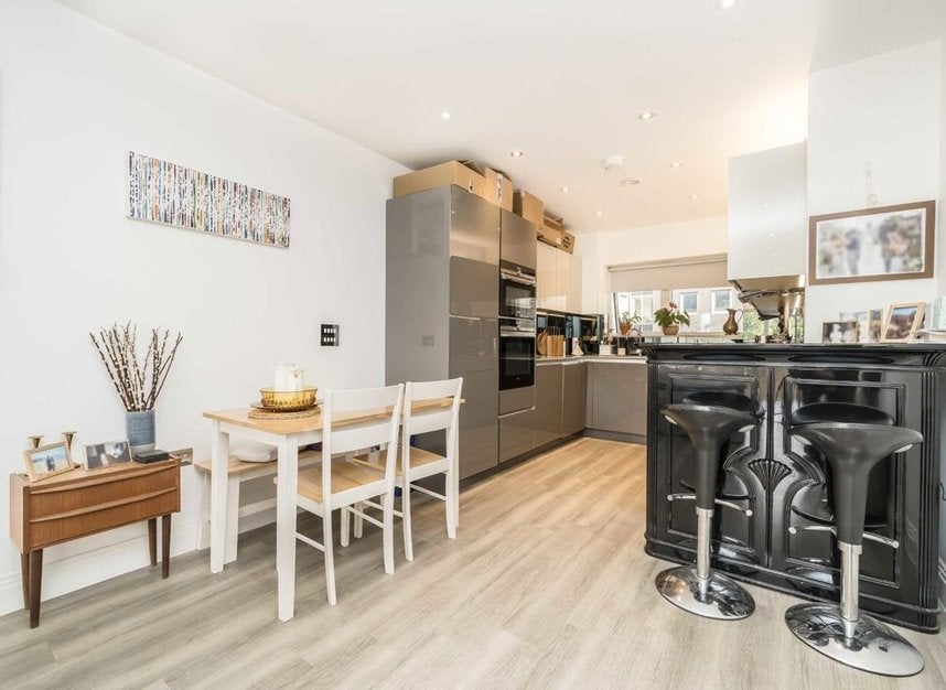 Flat Mare Street in Greater London