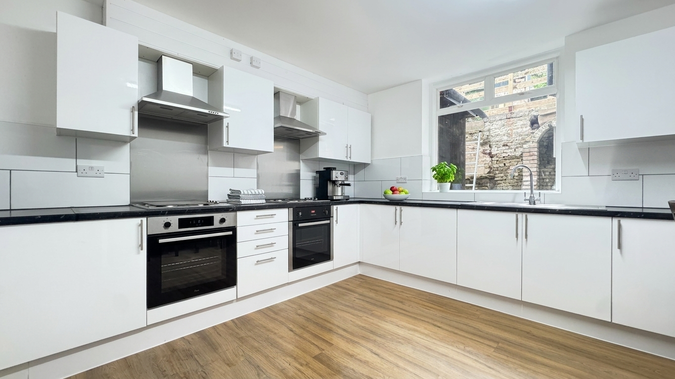 Room Willenhall Road in Greater London