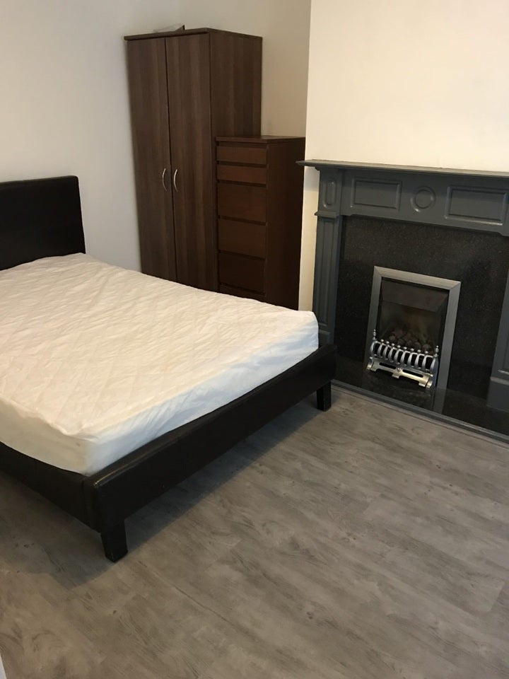 Room Darley Avenue in Farnworth