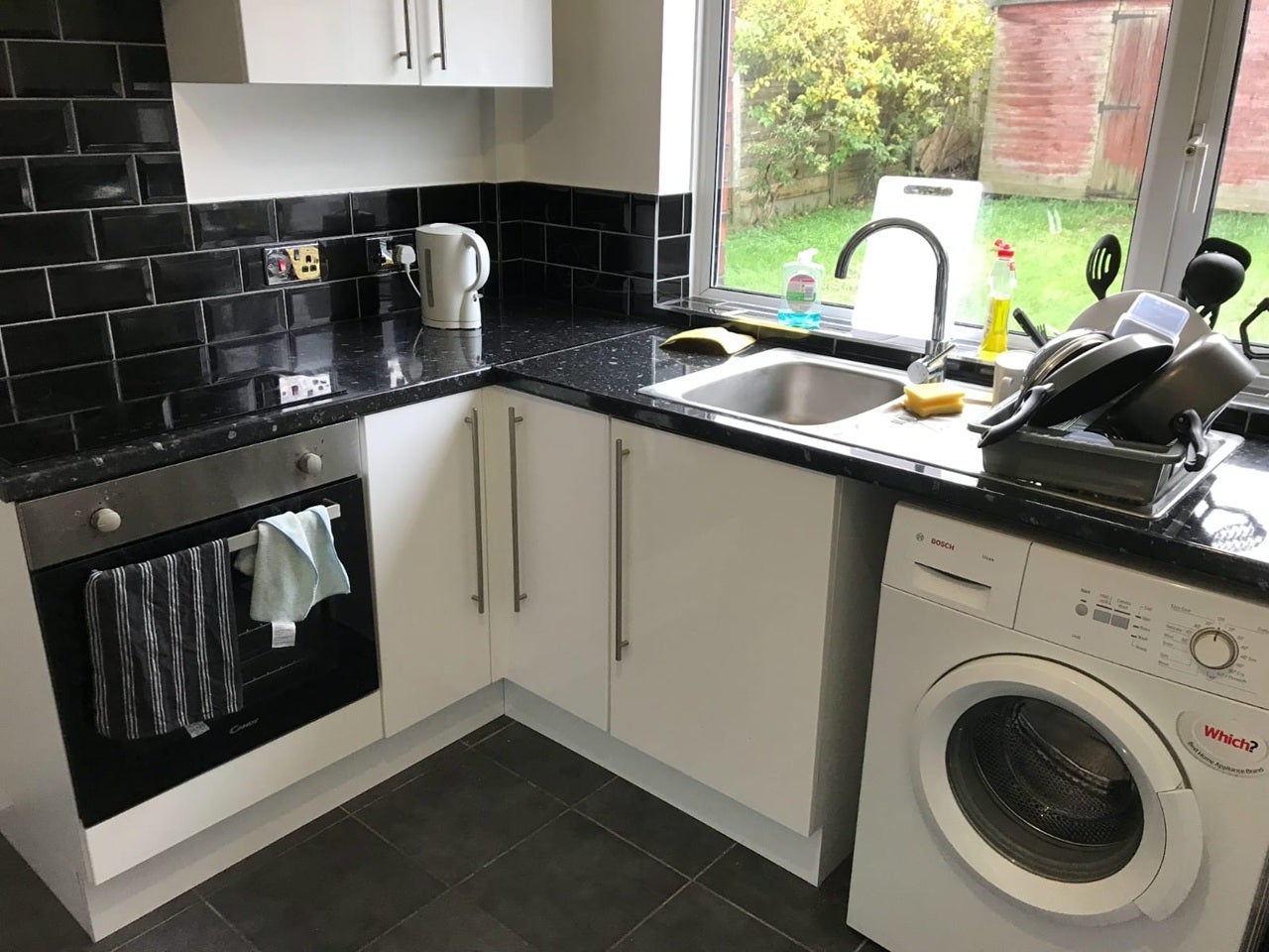 Room Darley Avenue in Farnworth