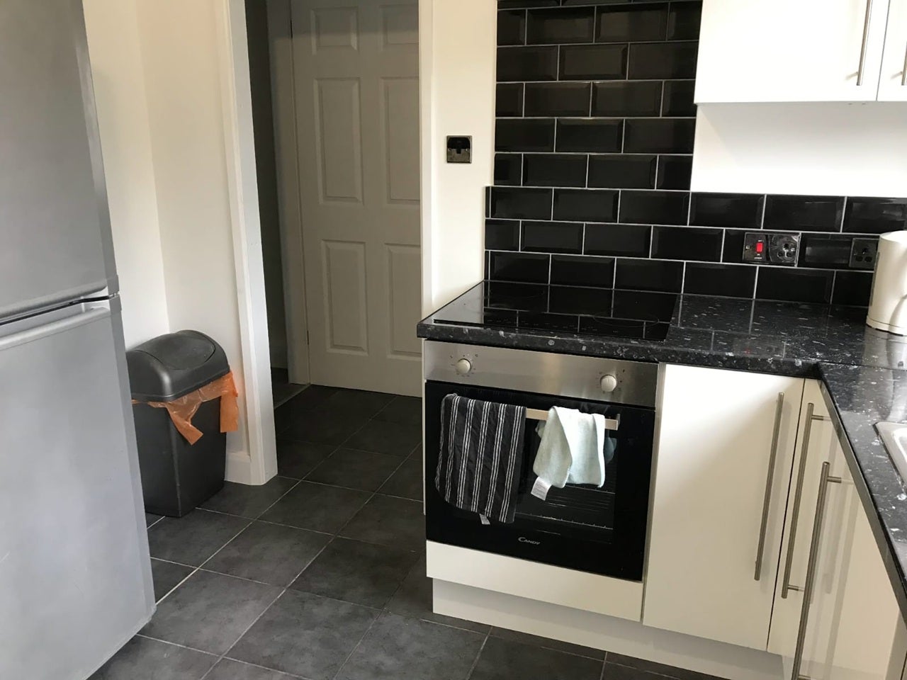 Room Darley Avenue in Farnworth