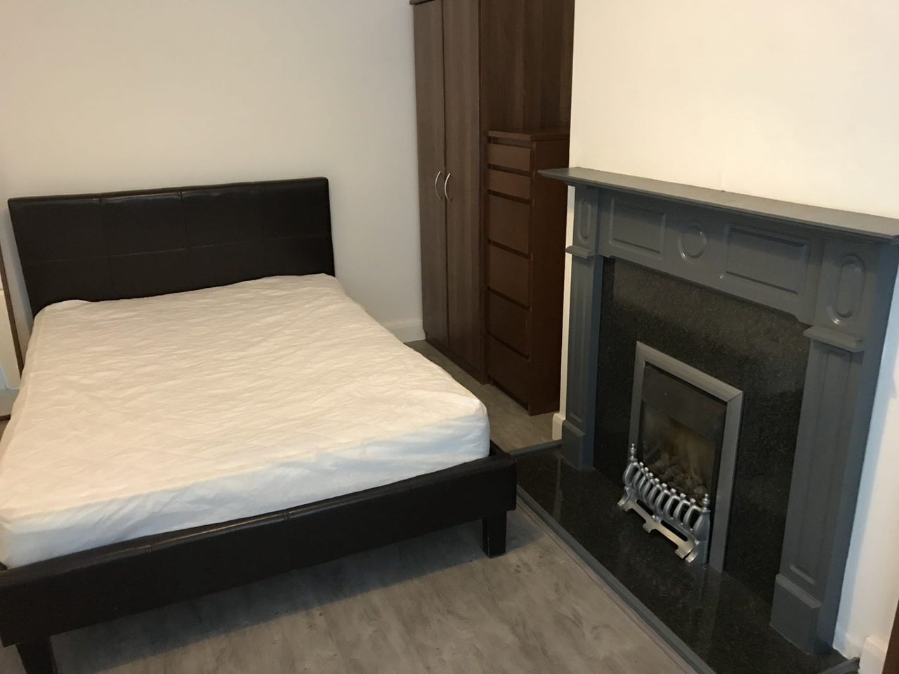 Room Darley Avenue in Farnworth