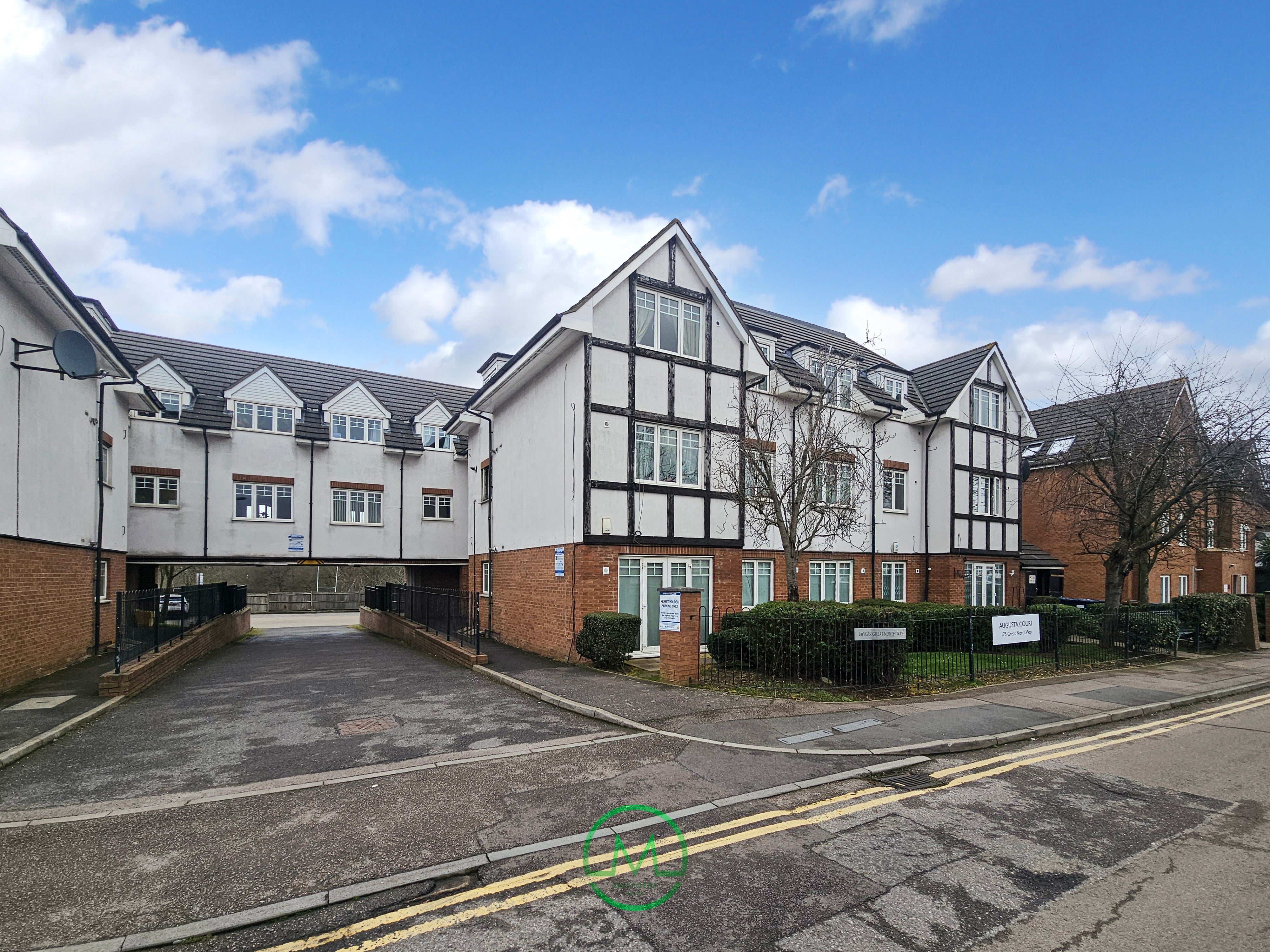 Flat Great North Way in Greater London