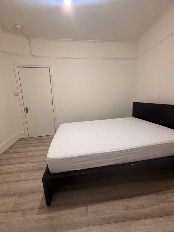 Room Frant Road in Greater London
