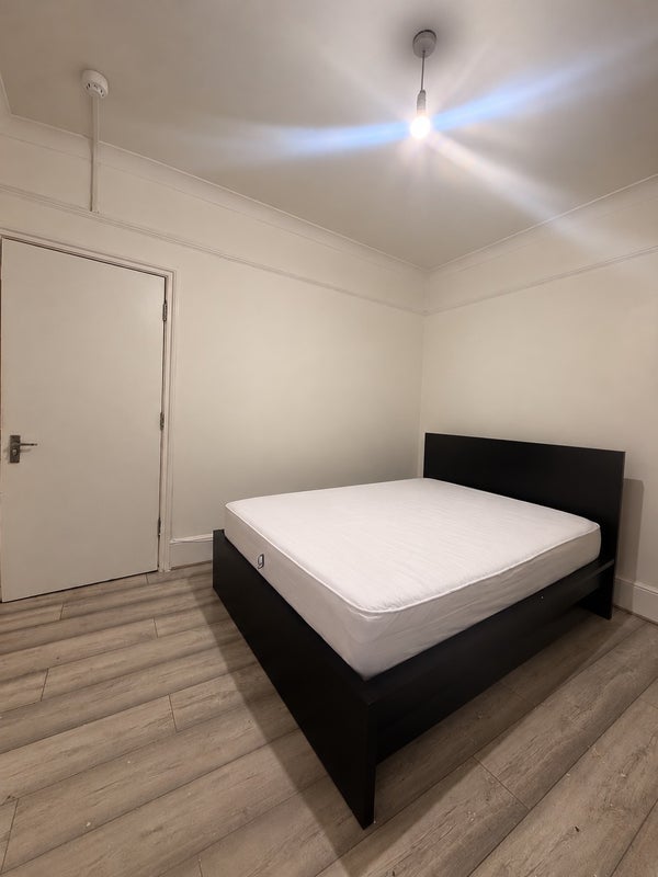 Room Frant Road in Greater London