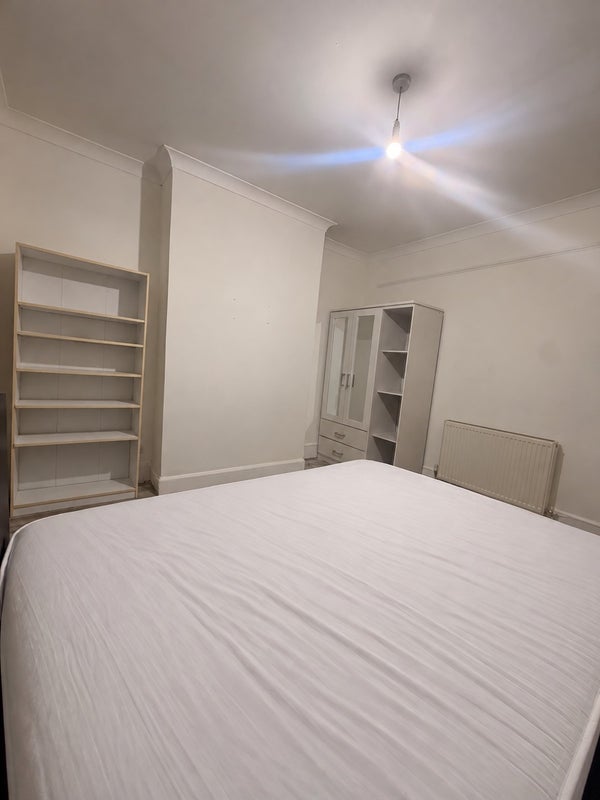 Room Frant Road in Greater London