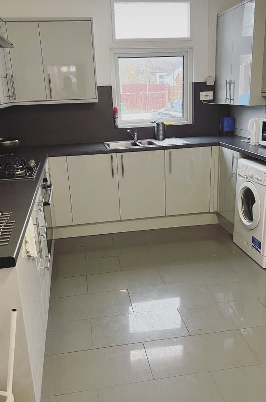 Room Frant Road in Greater London