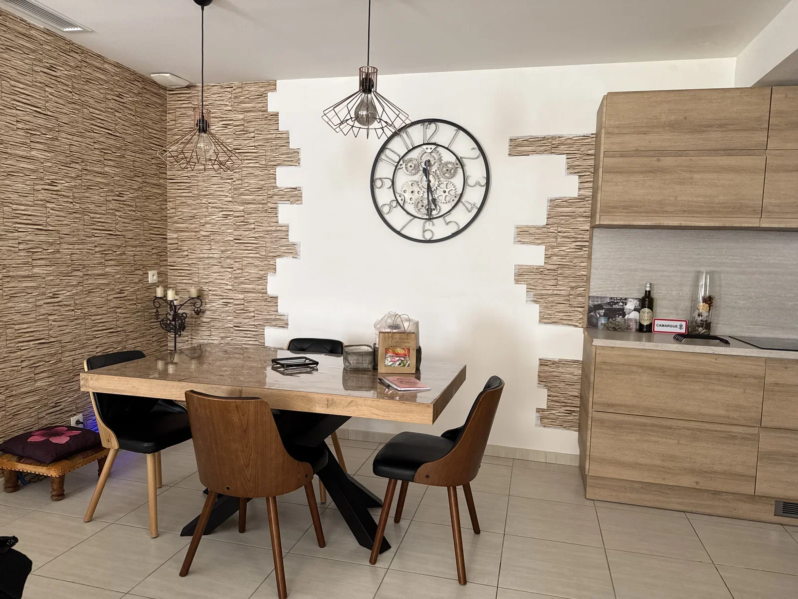 Room Avenue Adam de Craponne in Saint-Chamas