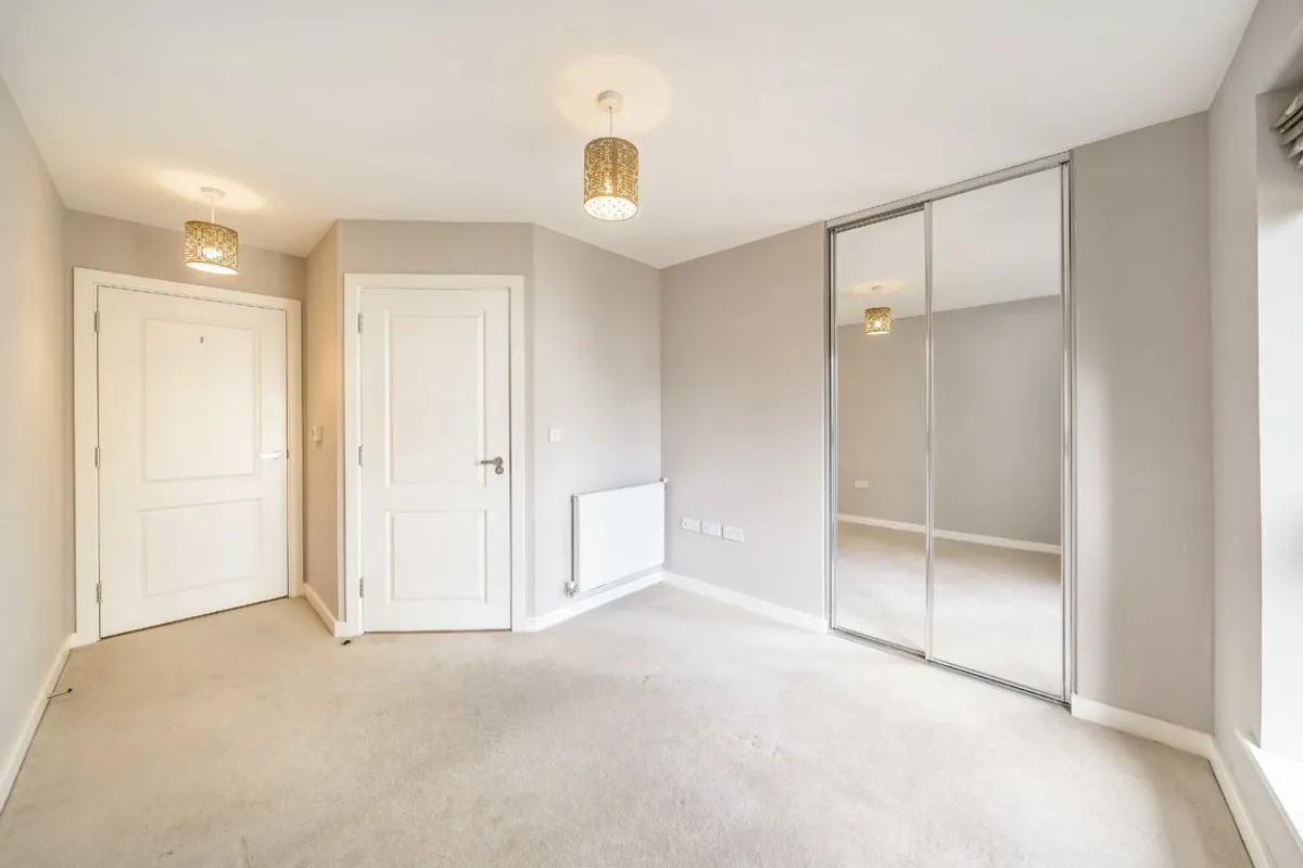 Flat Broadwater Road in Greater London