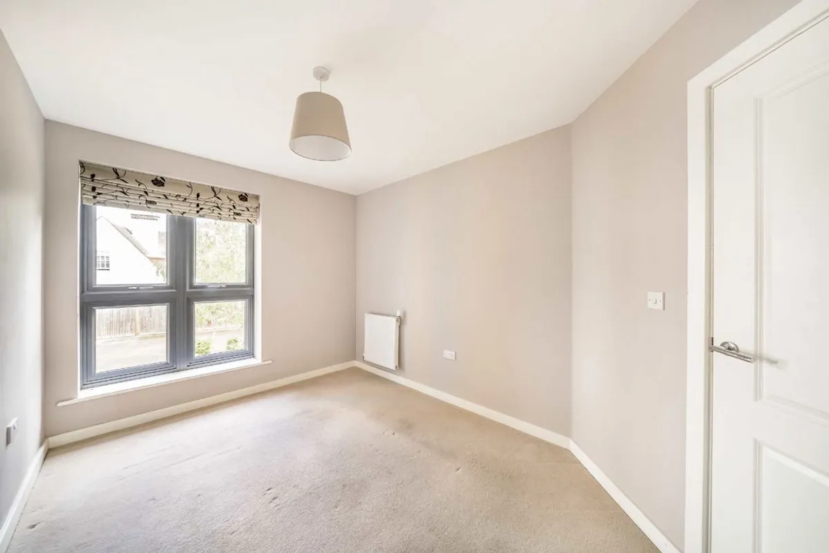 Flat Broadwater Road in Greater London