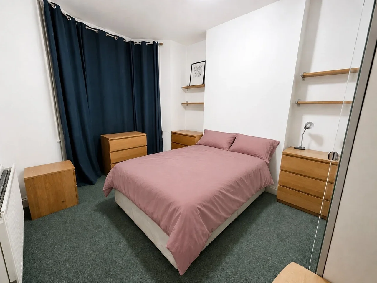 Room Bush Road in Greater London