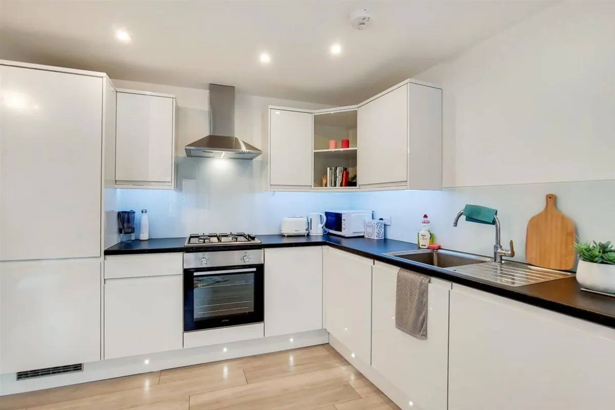 Flat Clarence Street in Greater London