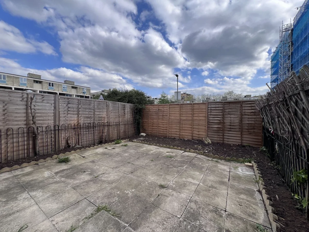 Flat Smithy Street in Greater London
