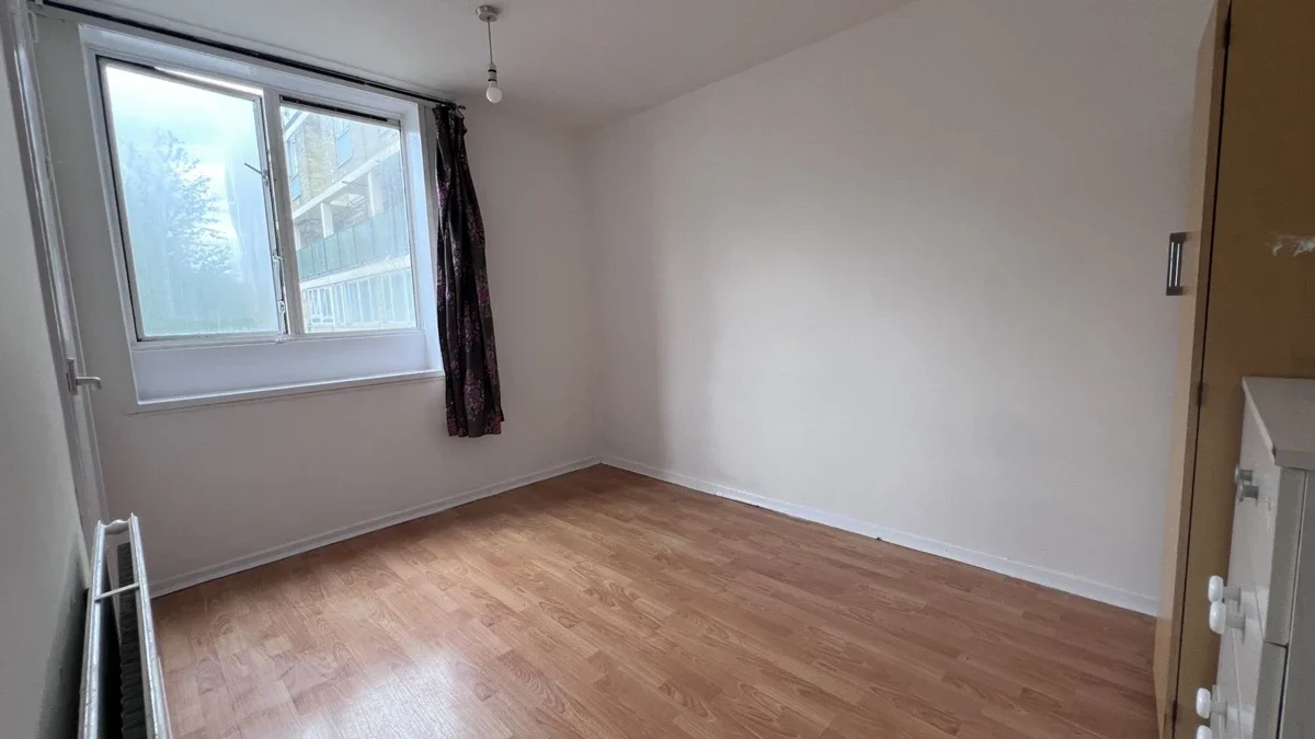 Flat Smithy Street in Greater London