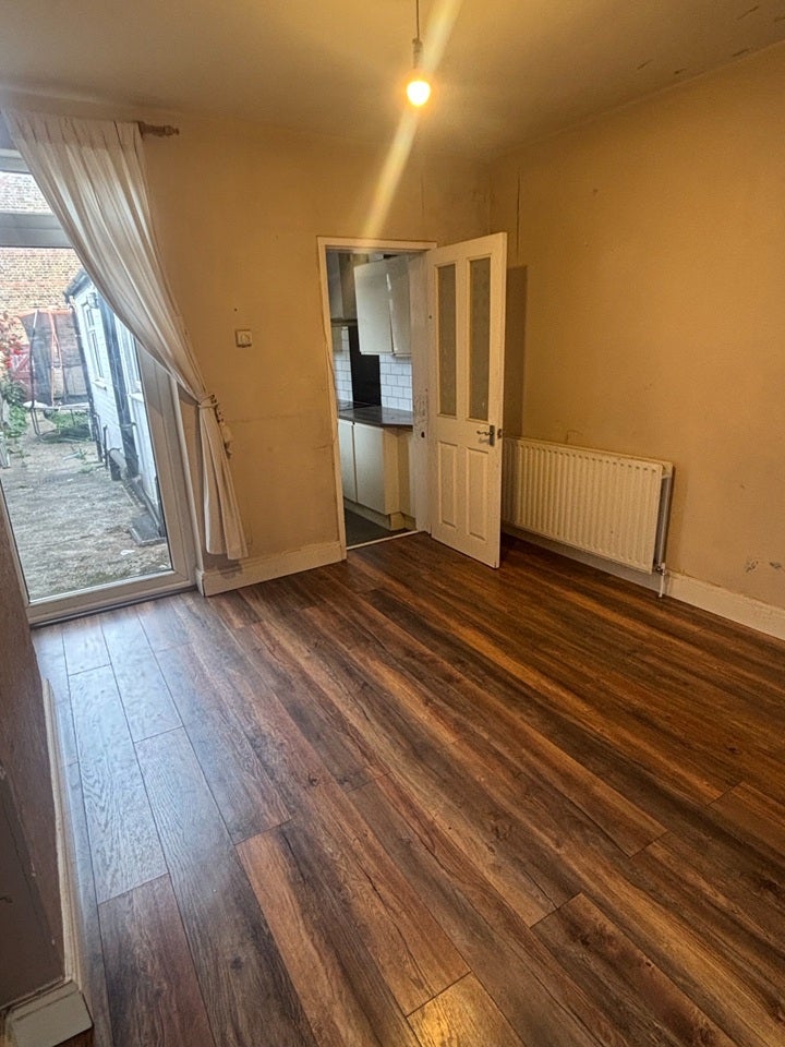 House Nevill Grove in Watford