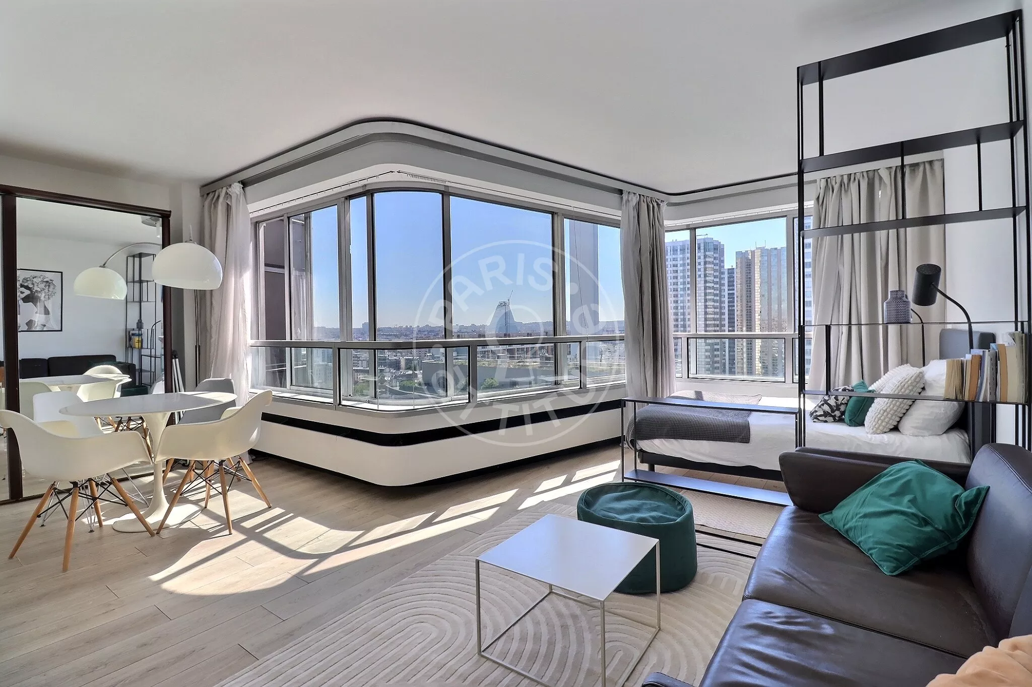 Flat Quai de Grenelle in Paris