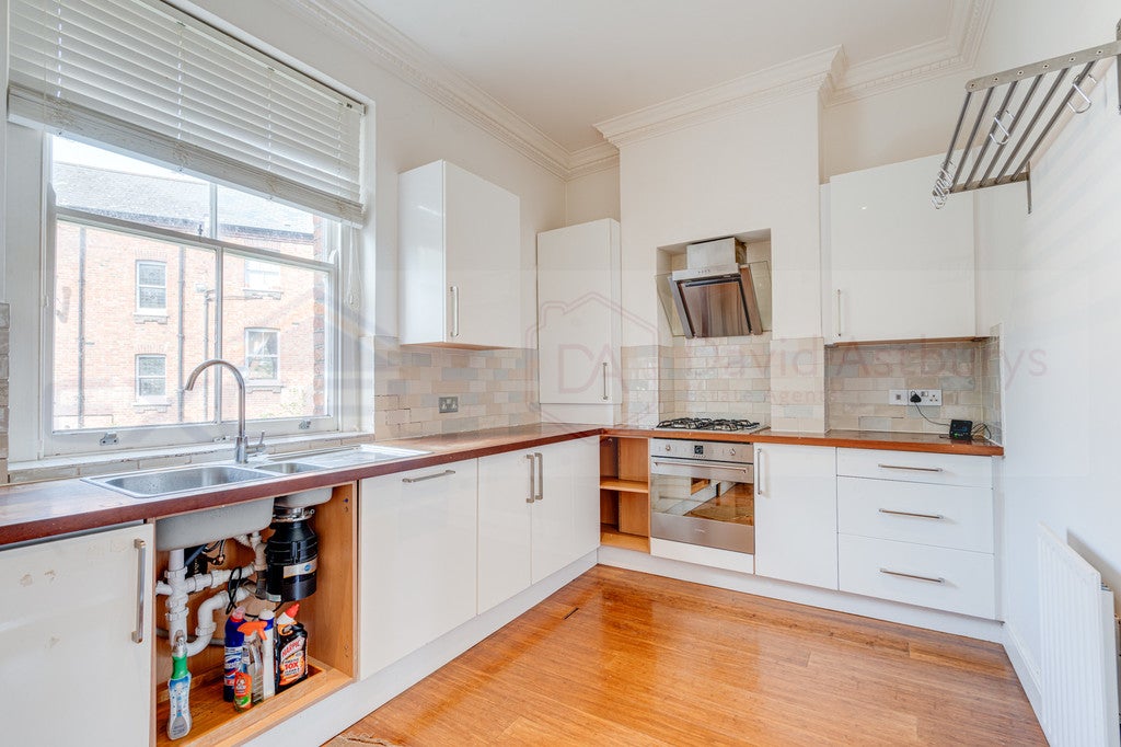 Flat Greencroft Gardens in Greater London