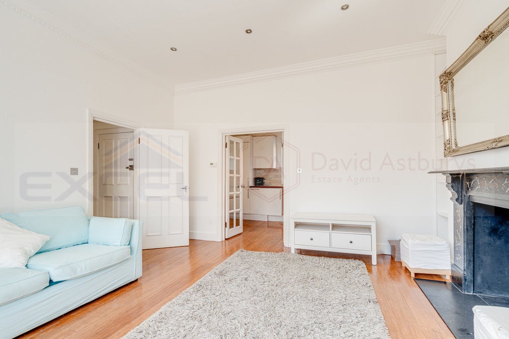 Flat Greencroft Gardens in Greater London