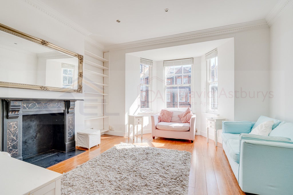 Flat Greencroft Gardens in Greater London