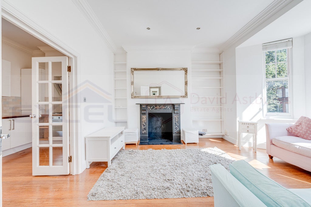 Flat Greencroft Gardens in Greater London