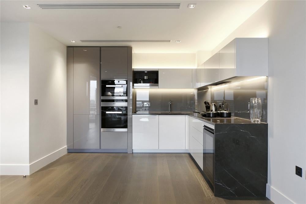 Flat Trinity Way in Greater London