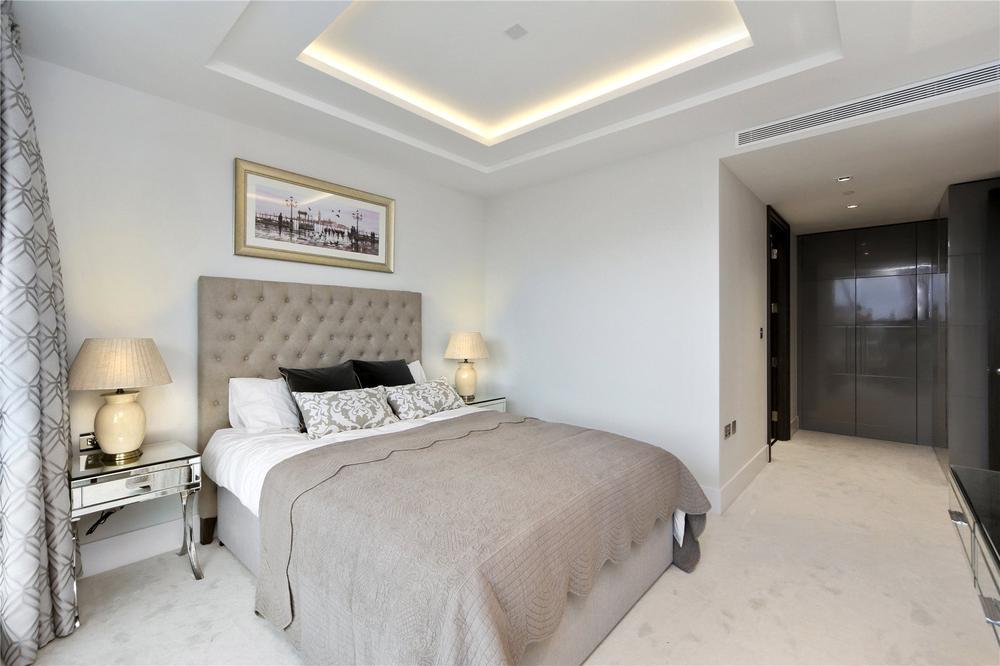 Flat Trinity Way in Greater London