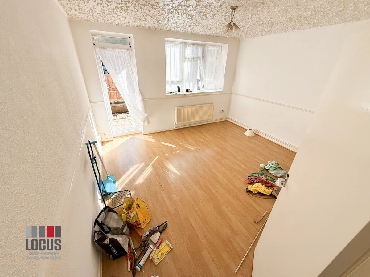 Flat Chardmore Road in Greater London
