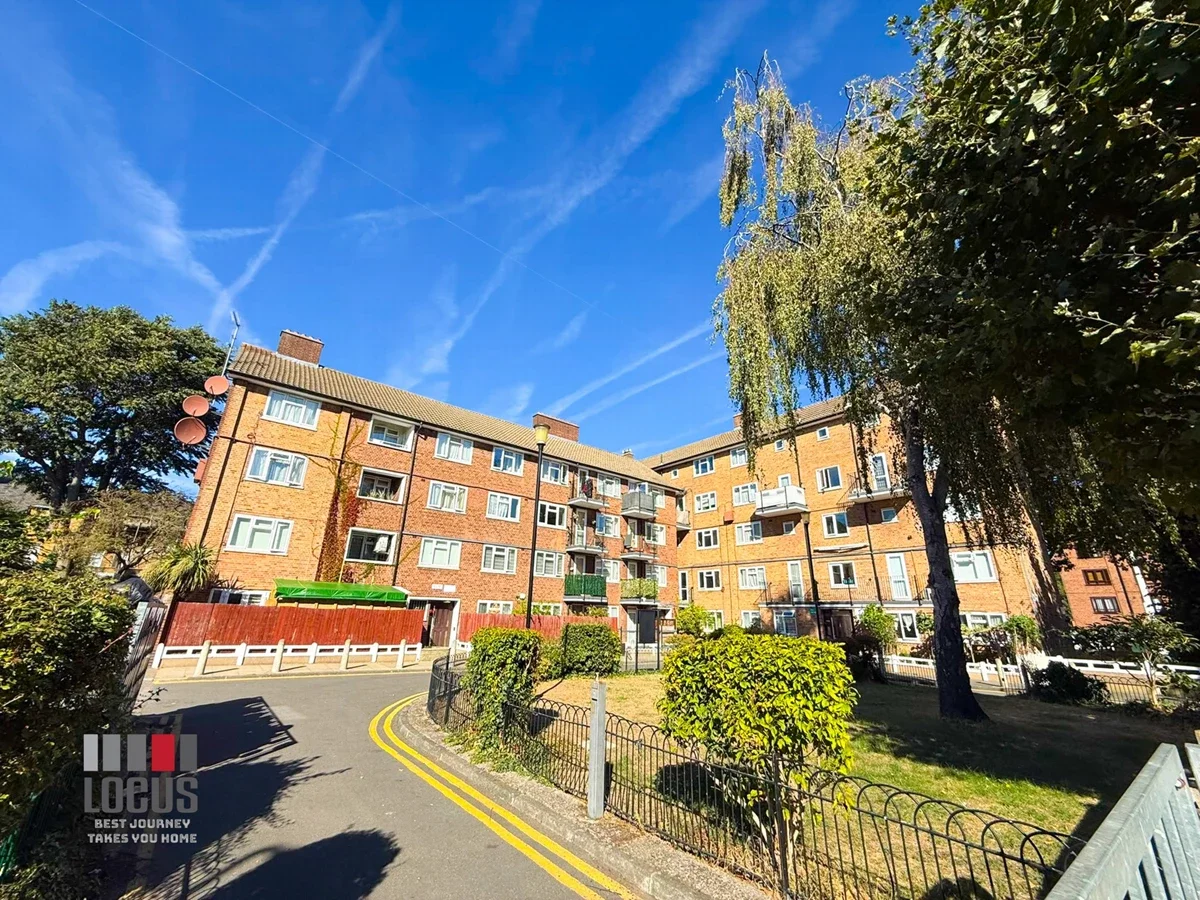 Flat Chardmore Road in Greater London