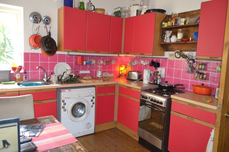 Flat Arodene Road in Greater London