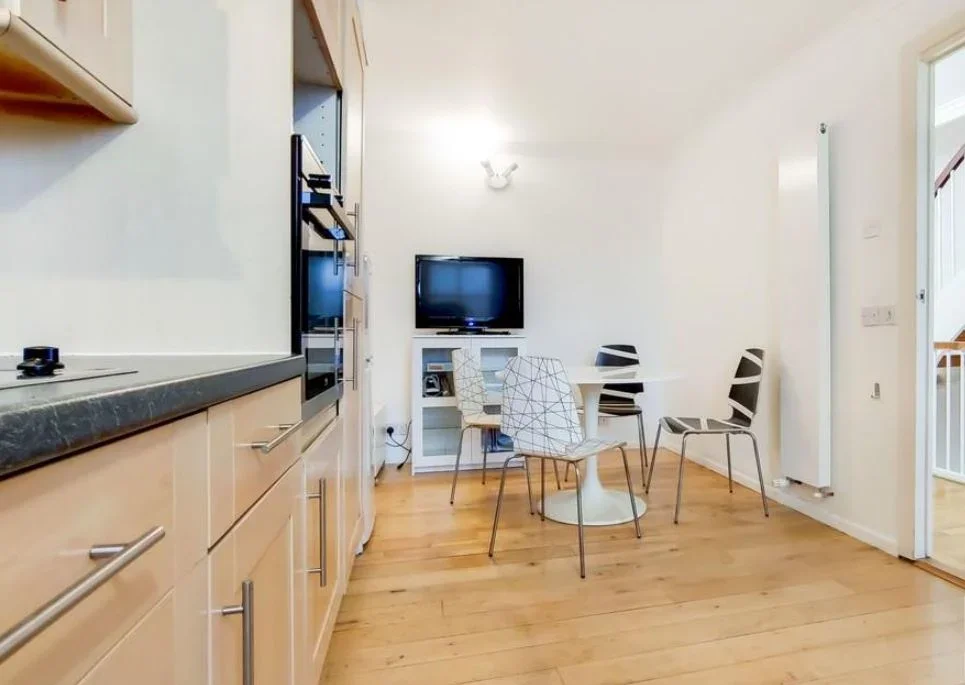 Room Randall Rents in Greater London