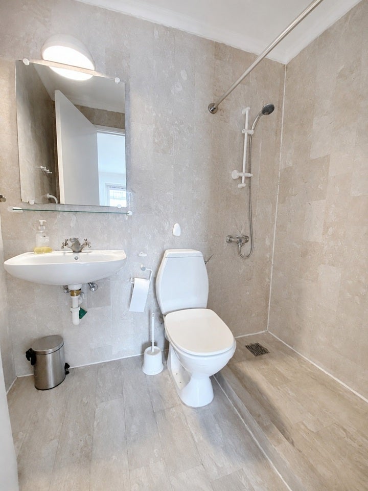 Room Randall Rents in Greater London