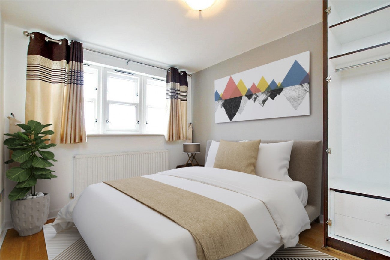 Flat Commercial Road in Greater London