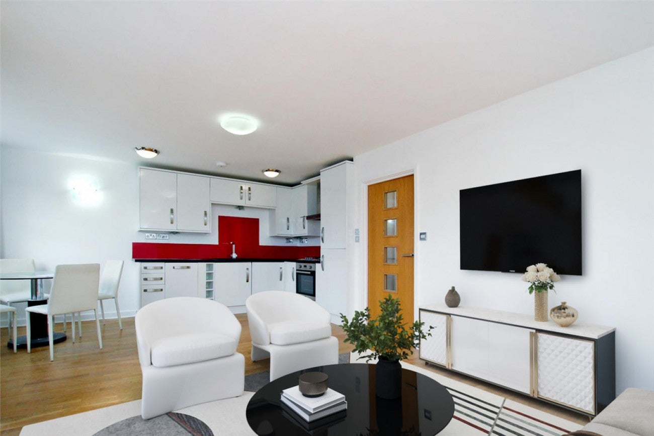 Flat Commercial Road in Greater London