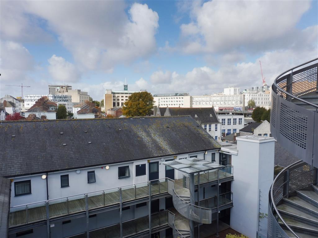 Flat Vauxhall Street in Plymouth