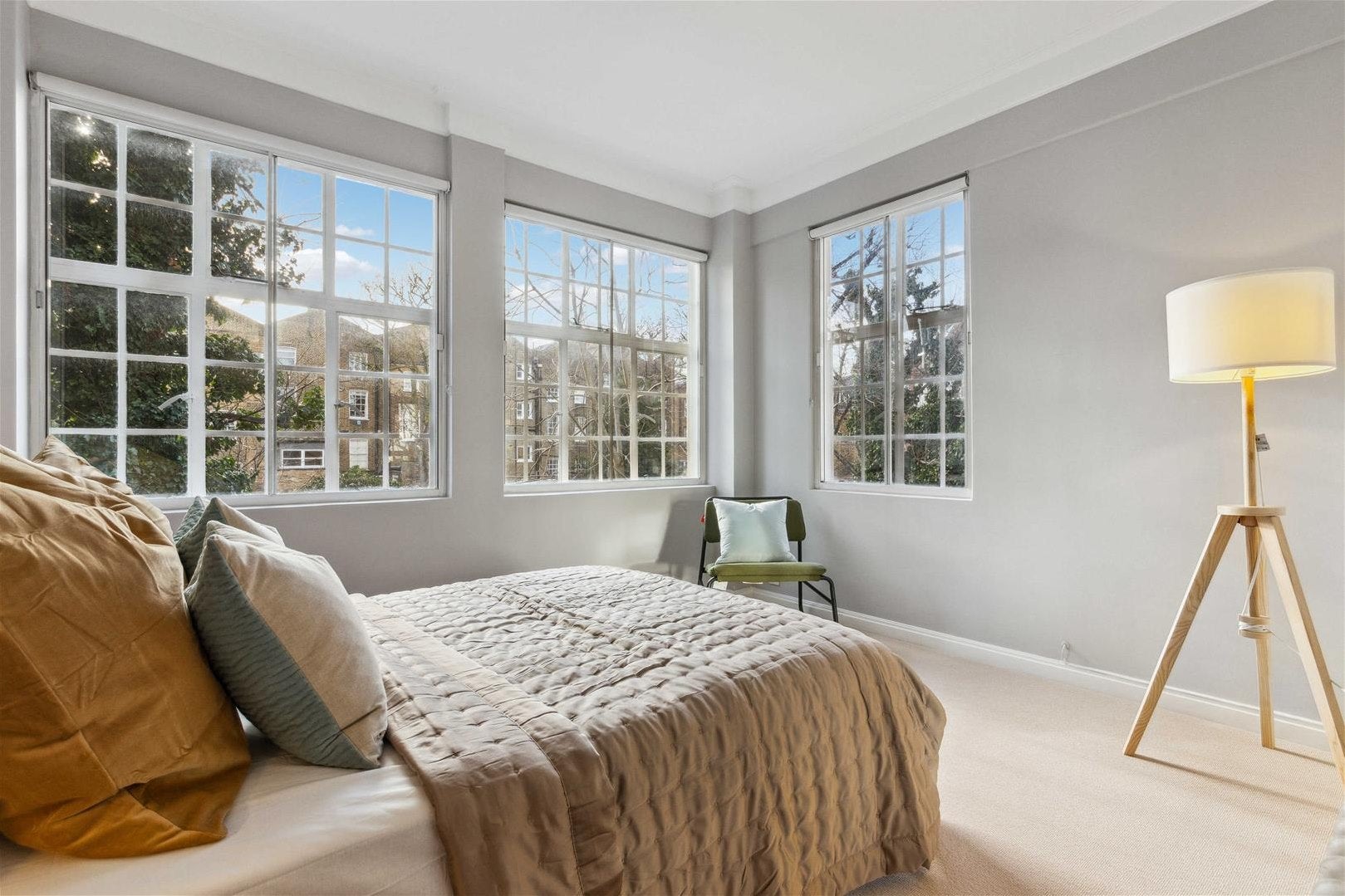 Flat Chelsea Manor Gardens in Greater London