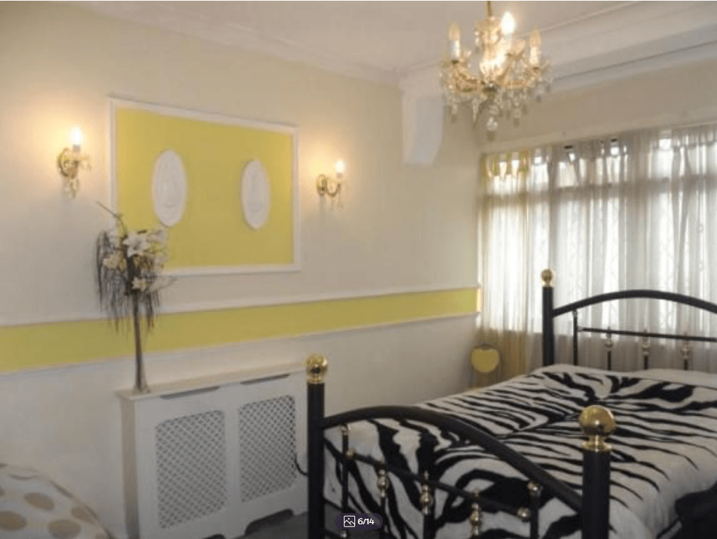 House Mortlake Road in Greater London