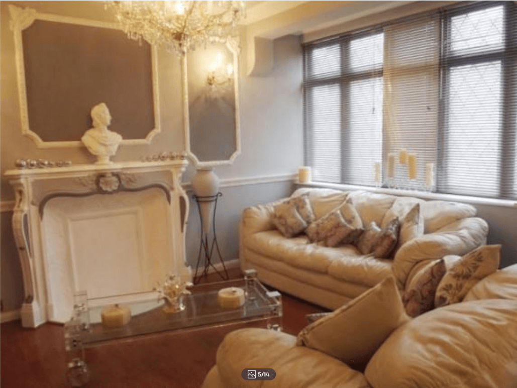House Mortlake Road in Greater London