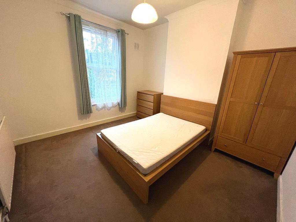 Room Devonport Road in Greater London