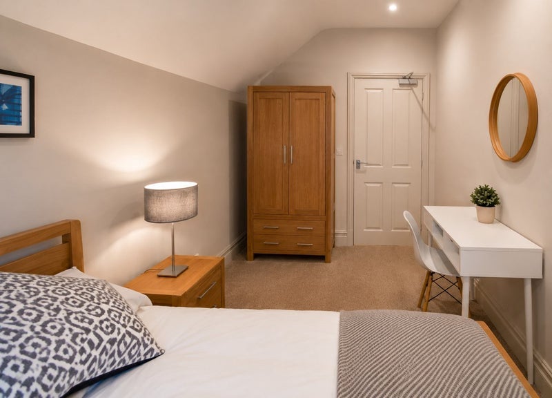 Room Chadwick Road in Salford