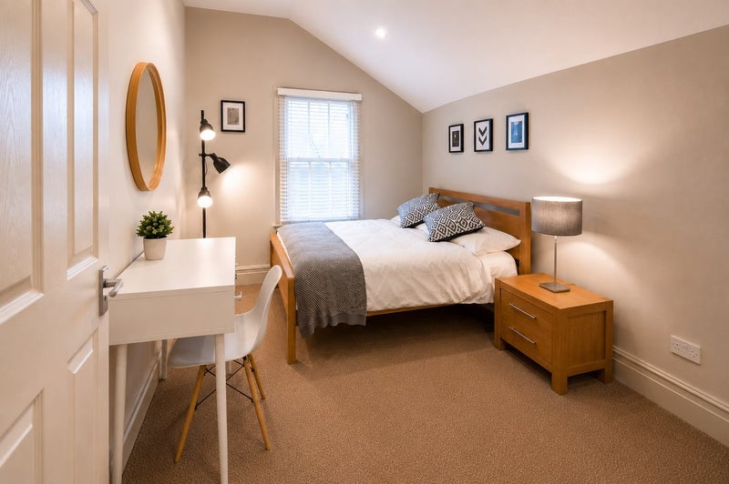 Room Chadwick Road in Salford