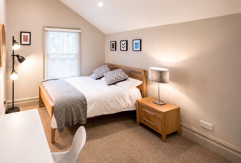 Room Chadwick Road in Salford