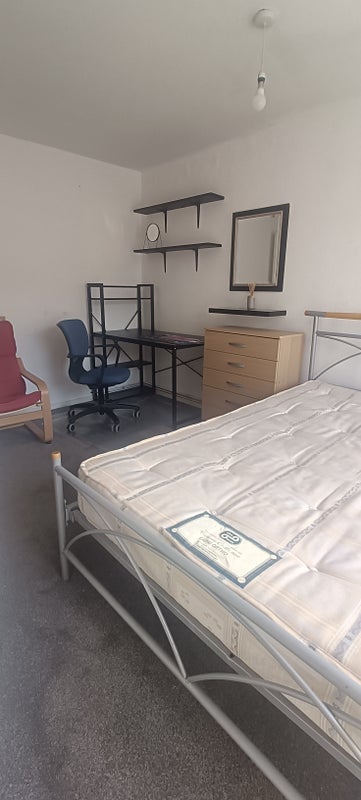 Room Stranraer Way in Greater London