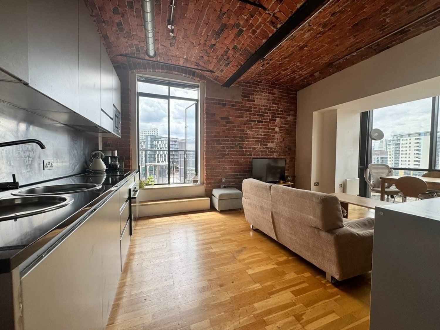 Flat Roberts Wharf in Leeds