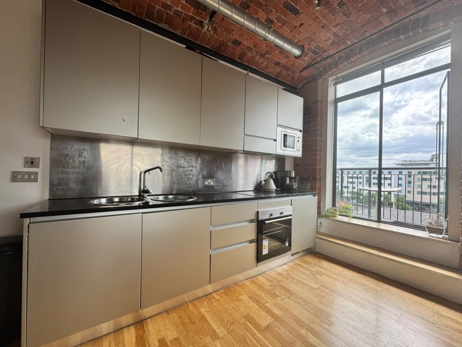 Flat Roberts Wharf in Leeds
